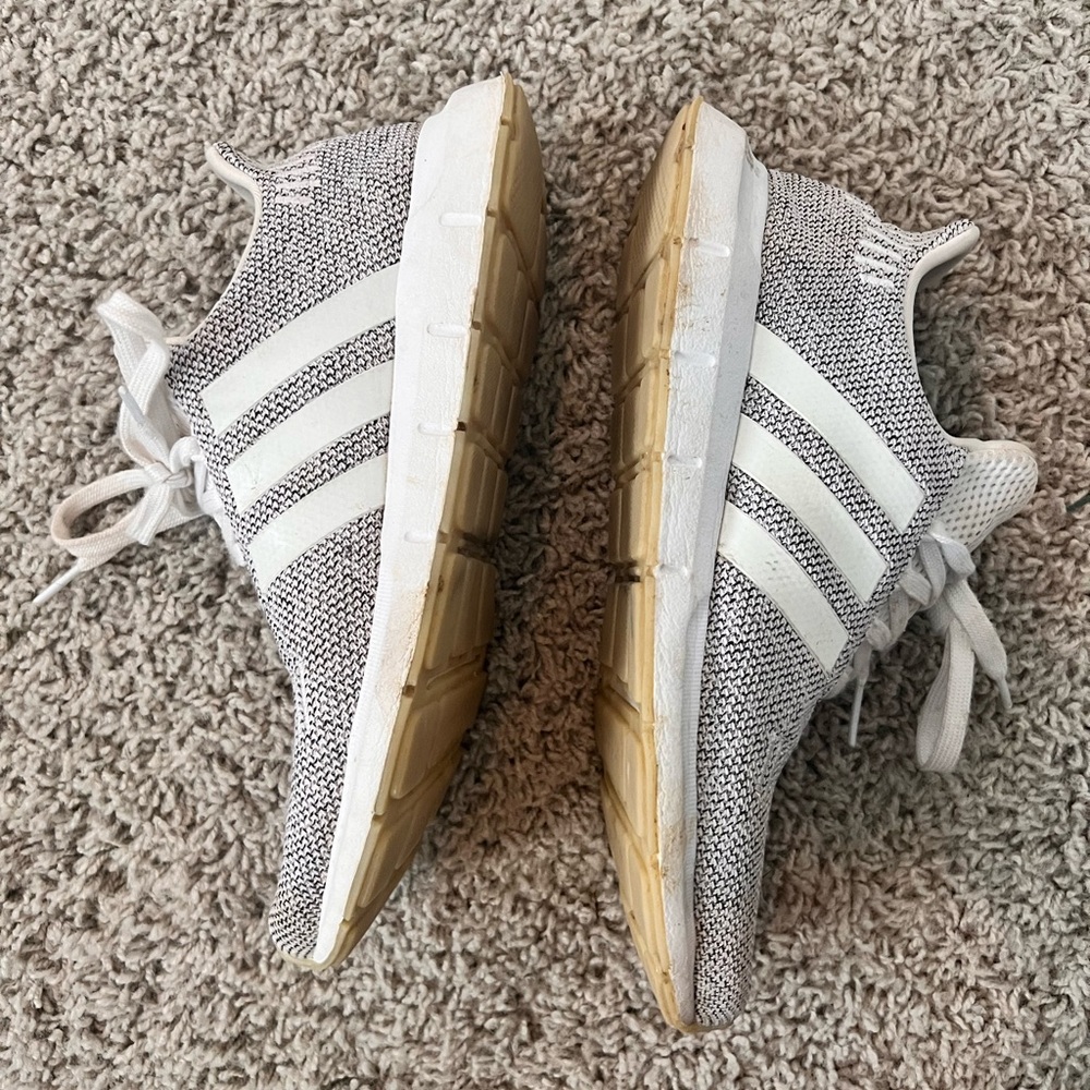 Adidas Sneakers 7.5 men’s / 9 women’s